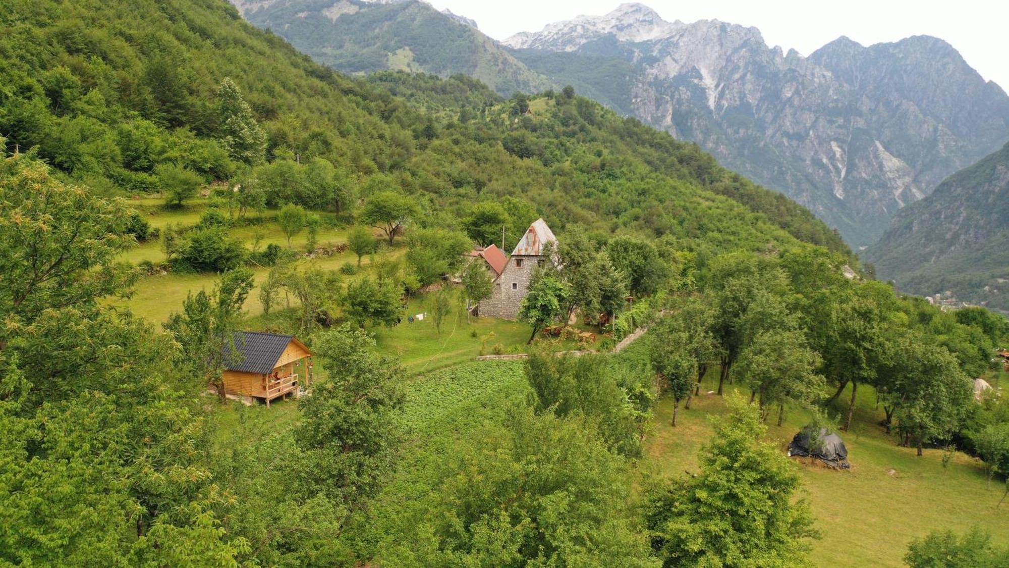 Bujtina Shkambi Hotel Theth Bagian luar foto